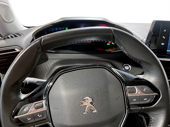 Peugeot e-2008 7 of 15