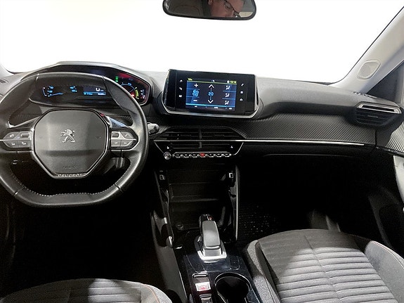 Peugeot e-2008 6 of 15