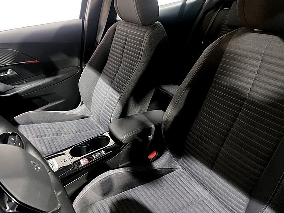 Peugeot e-2008 5 of 15