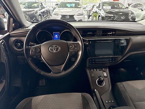 Toyota Auris 9 of 14