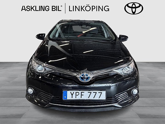 Toyota Auris 6 of 14