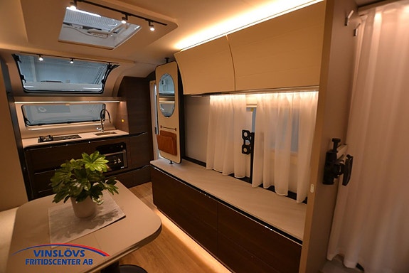Adria ALPINA 663 HT 12 of 17