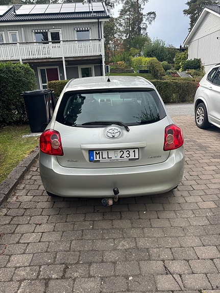 Toyota Auris 2 of 7