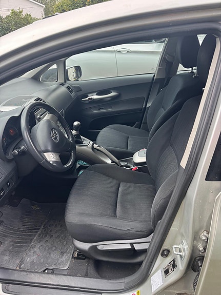 Toyota Auris 5 of 7