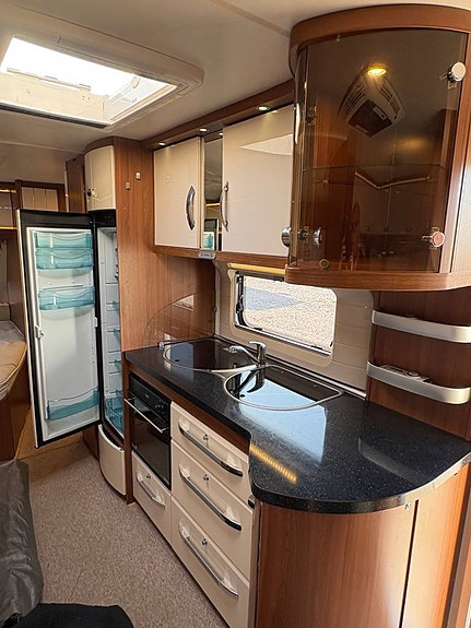HOBBY 650 UKFE . Alde/Ac/Mover/Vånsäng/Ugn/Tält/Markis.2015 3 of 12