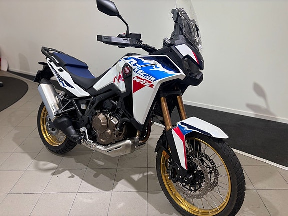 Honda CRF1100L AFRICA TWIN 2 of 3