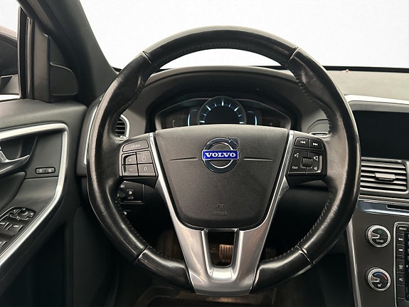 Volvo XC60 11 of 27