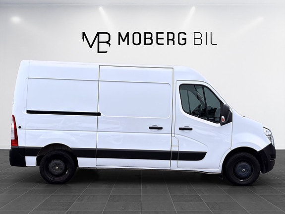 Nissan NV400 3 of 15