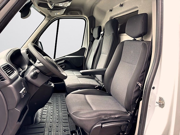Nissan NV400 6 of 15