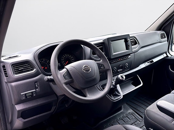 Nissan NV400 7 of 15