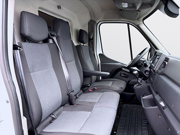Nissan NV400 9 of 15