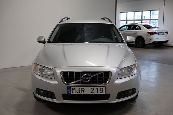 Volvo V70 3 of 19