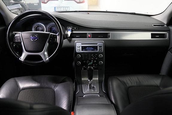 Volvo V70 8 of 19