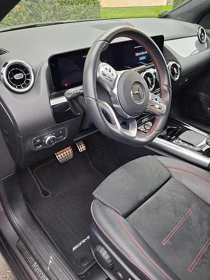 Mercedes-Benz GLA200 4 of 4