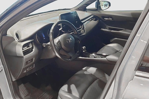 Toyota C-HR 7 of 11