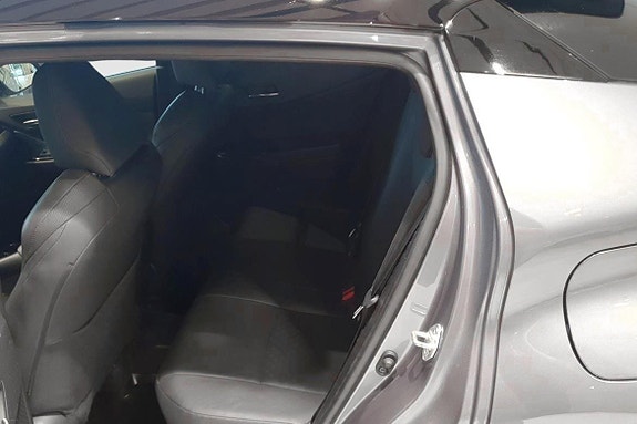 Toyota C-HR 8 of 11