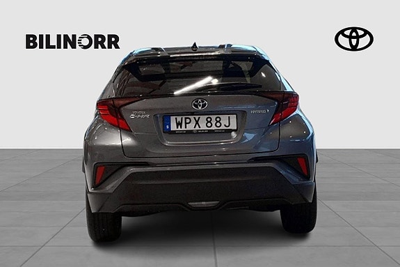 Toyota C-HR 4 of 11
