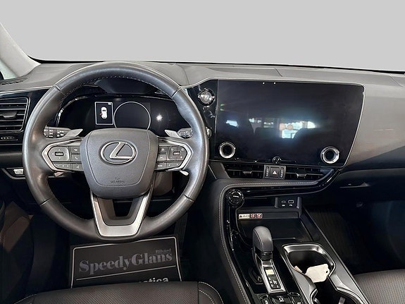 Lexus NX350h 8 of 15