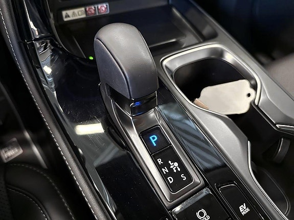 Lexus NX350h 14 of 15
