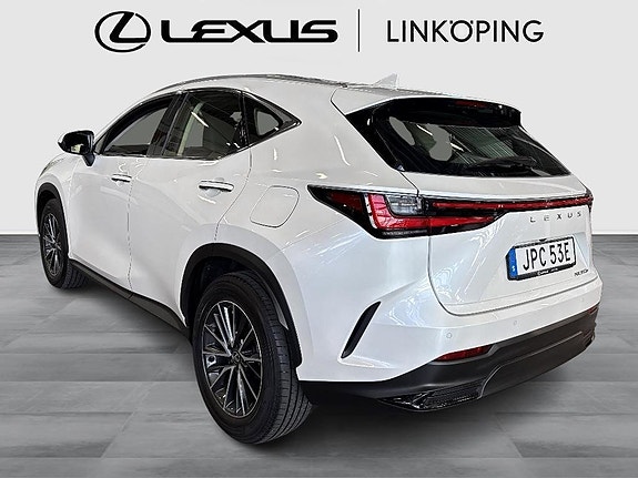 Lexus NX350h 2 of 15
