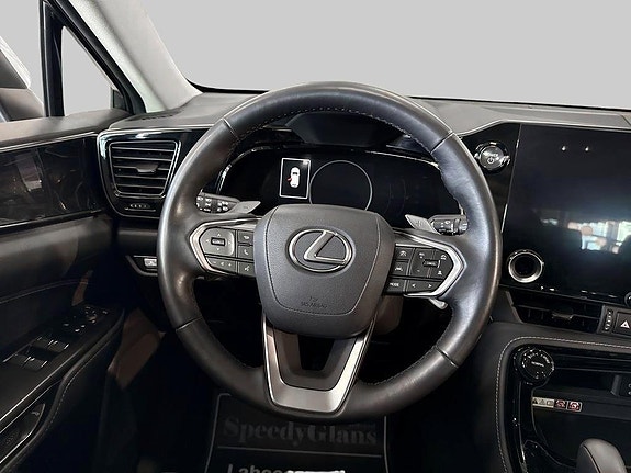 Lexus NX350h 9 of 15