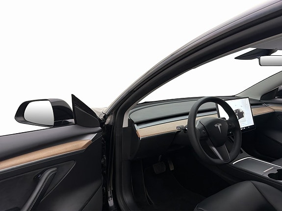 Tesla Model 3 9 of 30