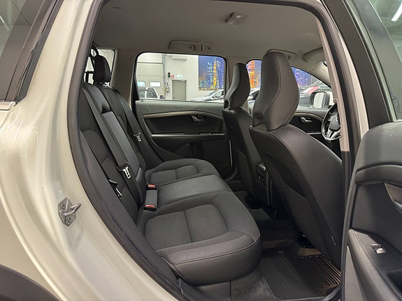 Volvo XC70 11 of 23