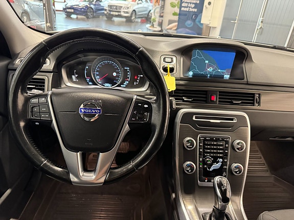 Volvo XC70 13 of 23