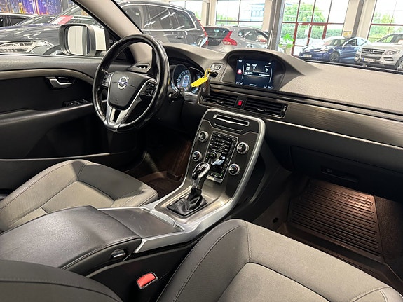 Volvo XC70 10 of 23