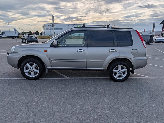 Nissan X-Trail 3 of 7