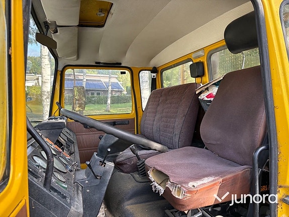 Flakbil Volvo F408 med kran 10 of 30