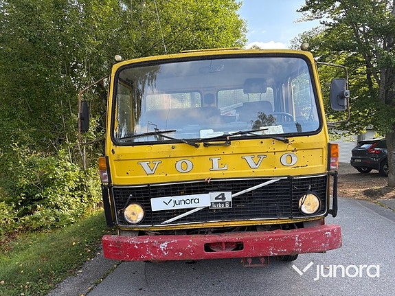 Flakbil Volvo F408 med kran 7 of 30