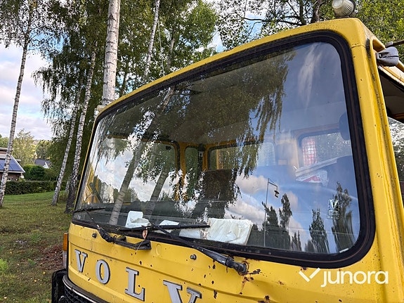 Flakbil Volvo F408 med kran 8 of 30