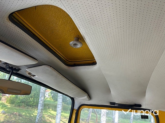 Flakbil Volvo F408 med kran 16 of 30