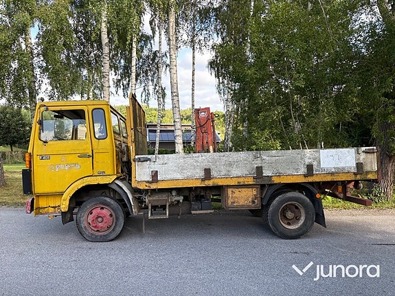 Flakbil Volvo F408 med kran 2 of 30
