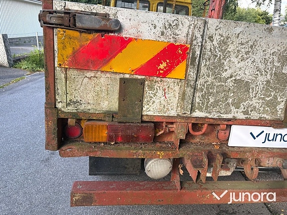 Flakbil Volvo F408 med kran 23 of 30