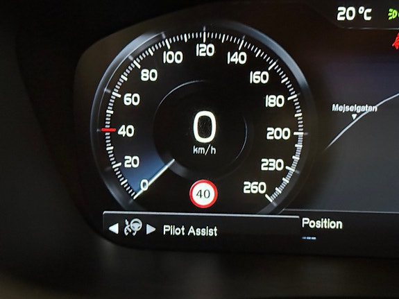 Volvo V60 Cross Country 13 of 25