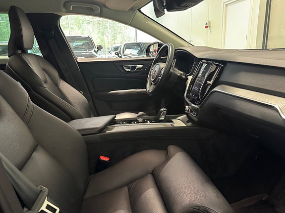 Volvo V60 Cross Country 12 of 25