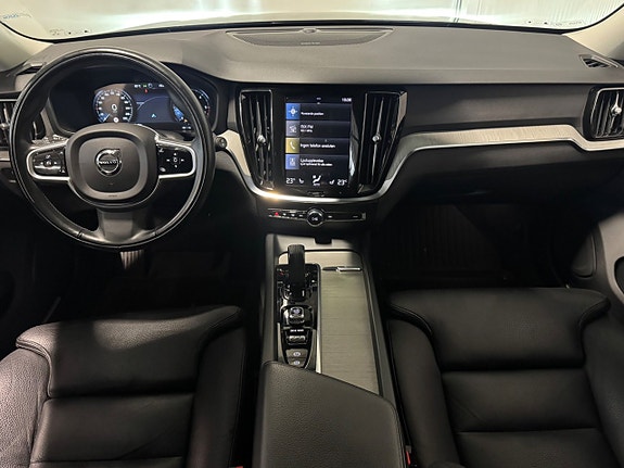 Volvo V60 Cross Country 10 of 25