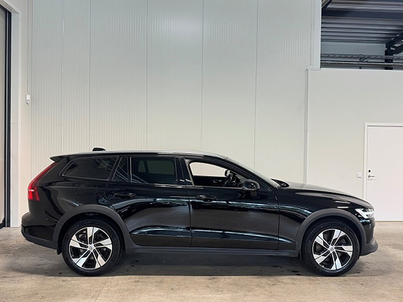 Volvo V60 Cross Country 2 of 25