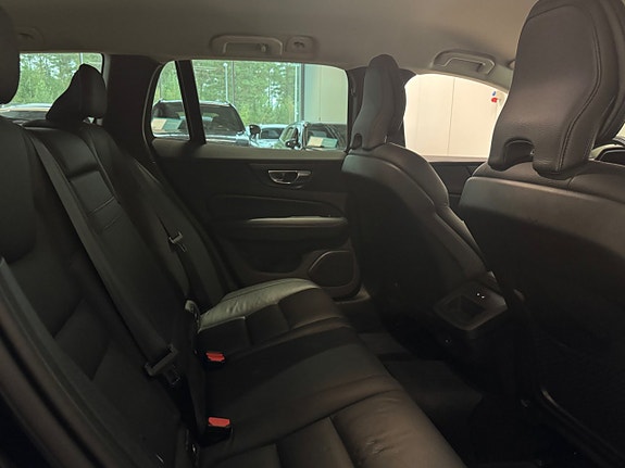 Volvo V60 Cross Country 21 of 25