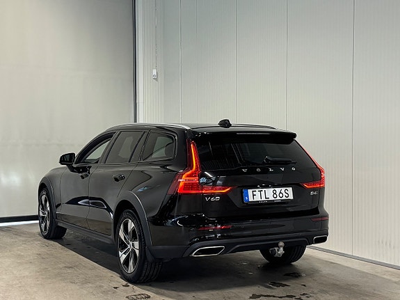 Volvo V60 Cross Country 6 of 25