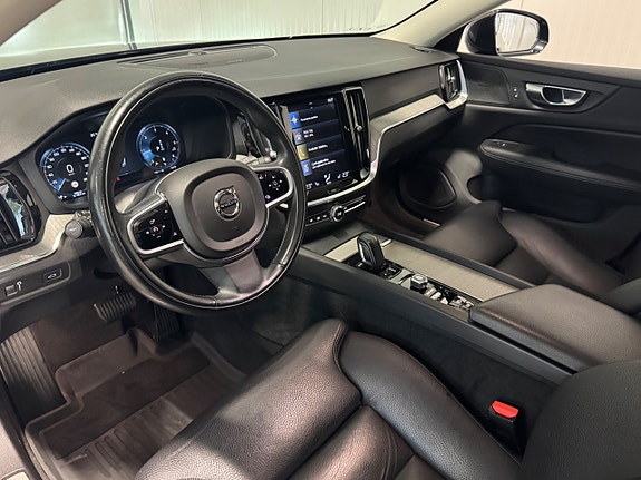 Volvo V60 Cross Country 7 of 25