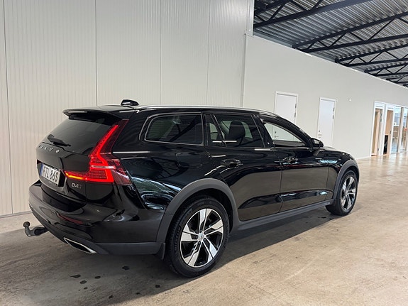 Volvo V60 Cross Country 3 of 25