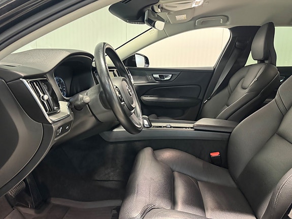 Volvo V60 Cross Country 8 of 25