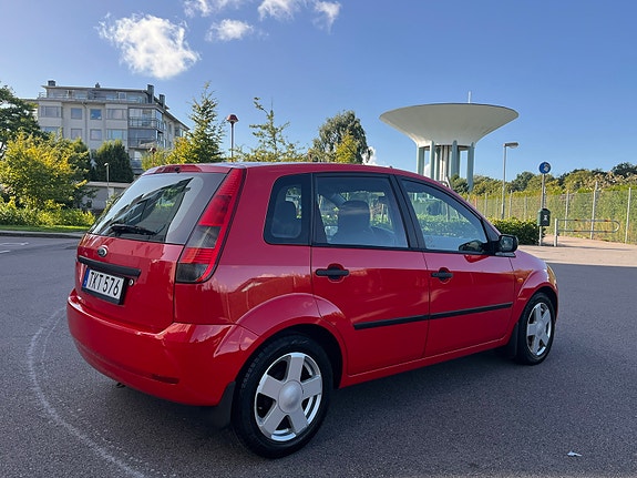 Ford Fiesta 2 of 4