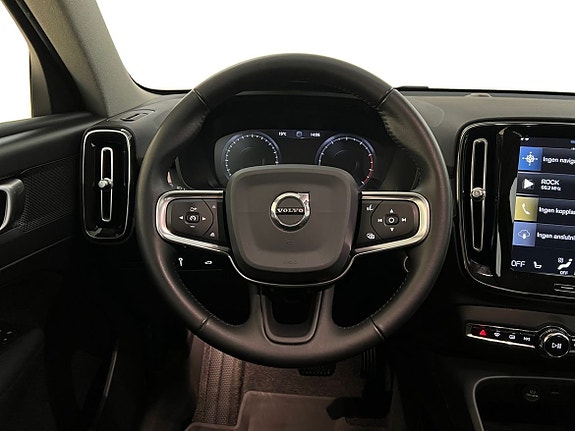 Volvo XC40 11 of 15