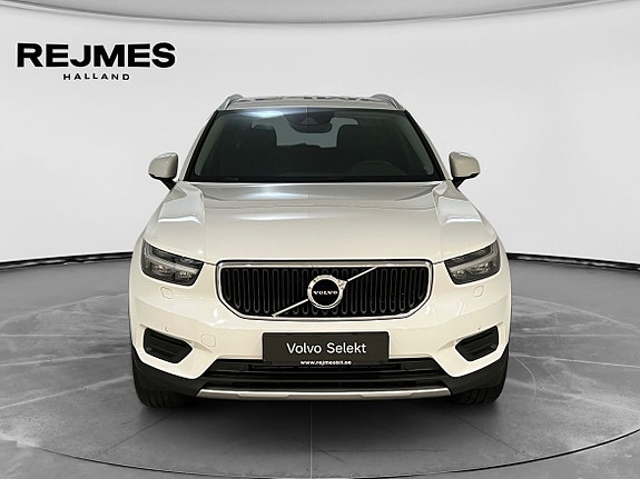 Volvo XC40 9 of 15