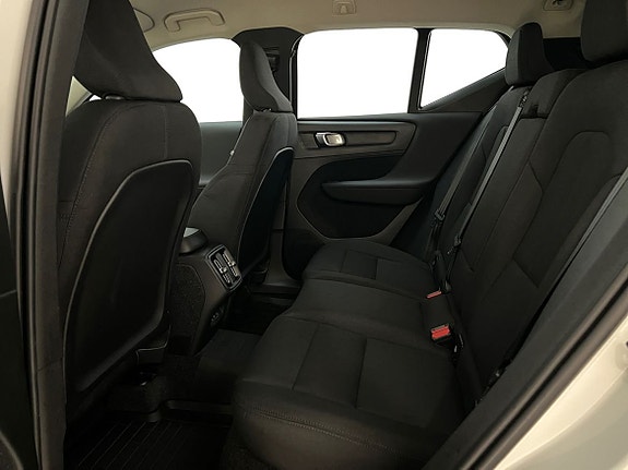 Volvo XC40 7 of 15