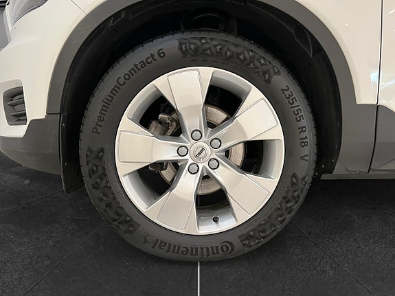 Volvo XC40 10 of 15